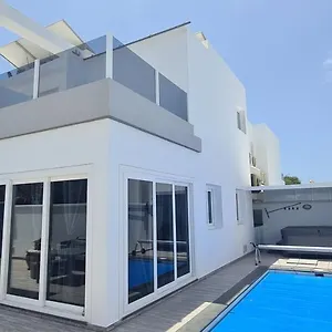 https://luxury-villa-zen.puertodelcarmen-hotels.org